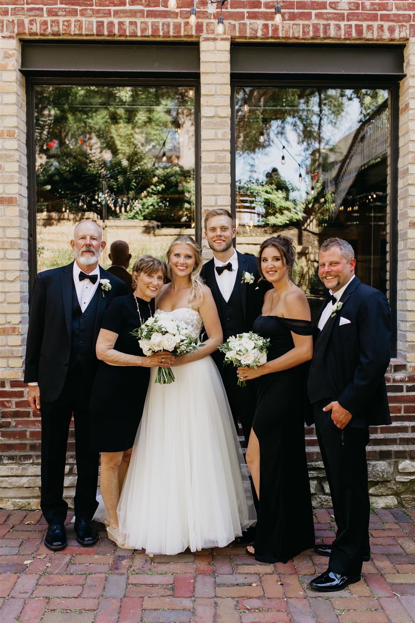 Family photo with the bride and groom on wedding day