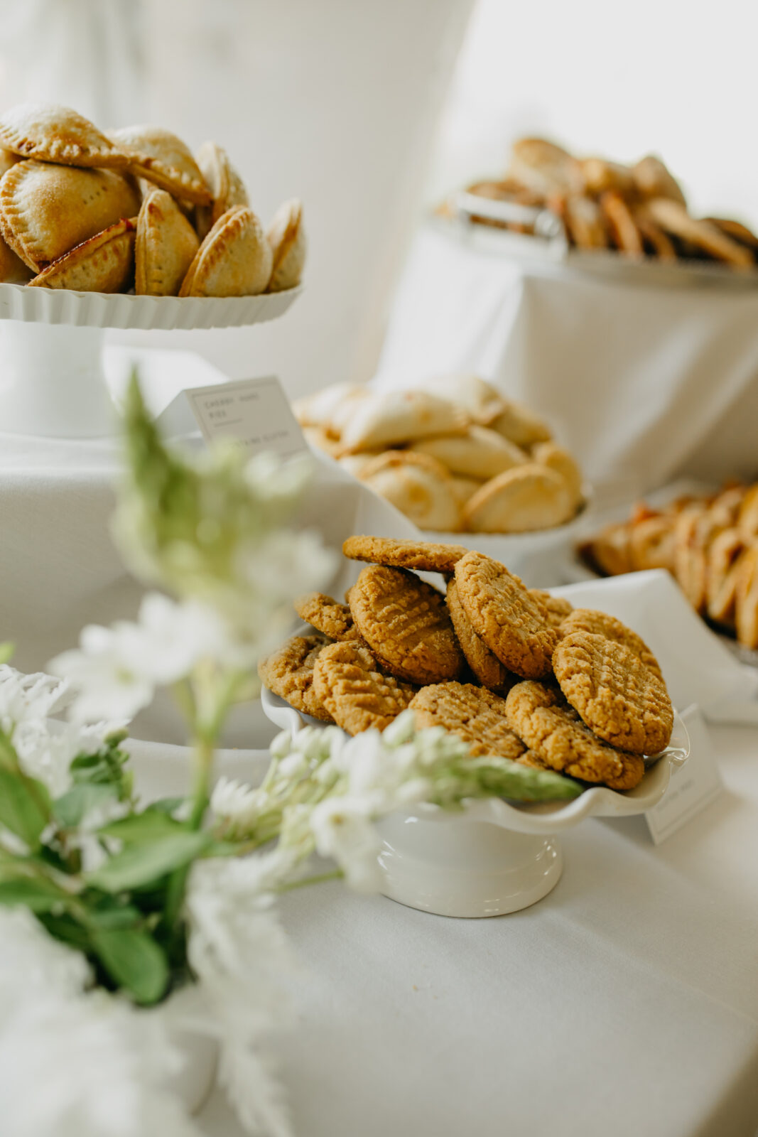 Photo of empanadas and other foods served during the wedding day