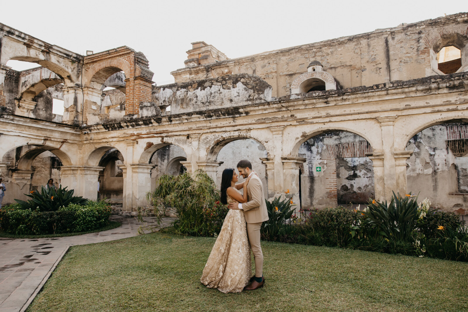 Elopement session of Paola and Nadav in Antigua, Guatemala