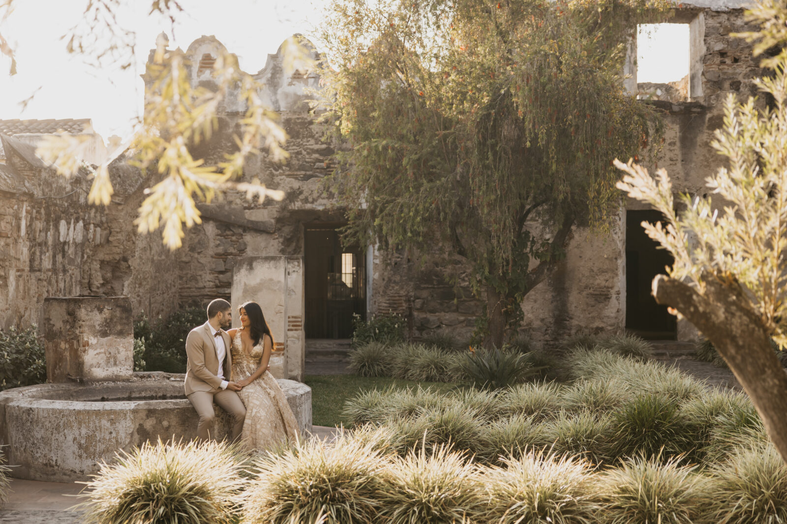 Elopement session of Paola and Nadav in Antigua, Guatemala