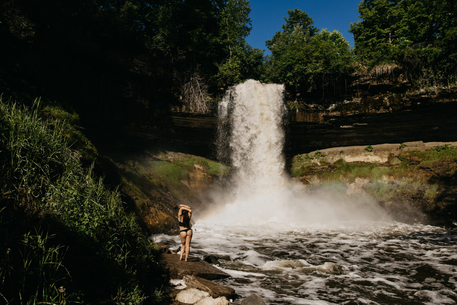 outdoor boudoir photos by the falls