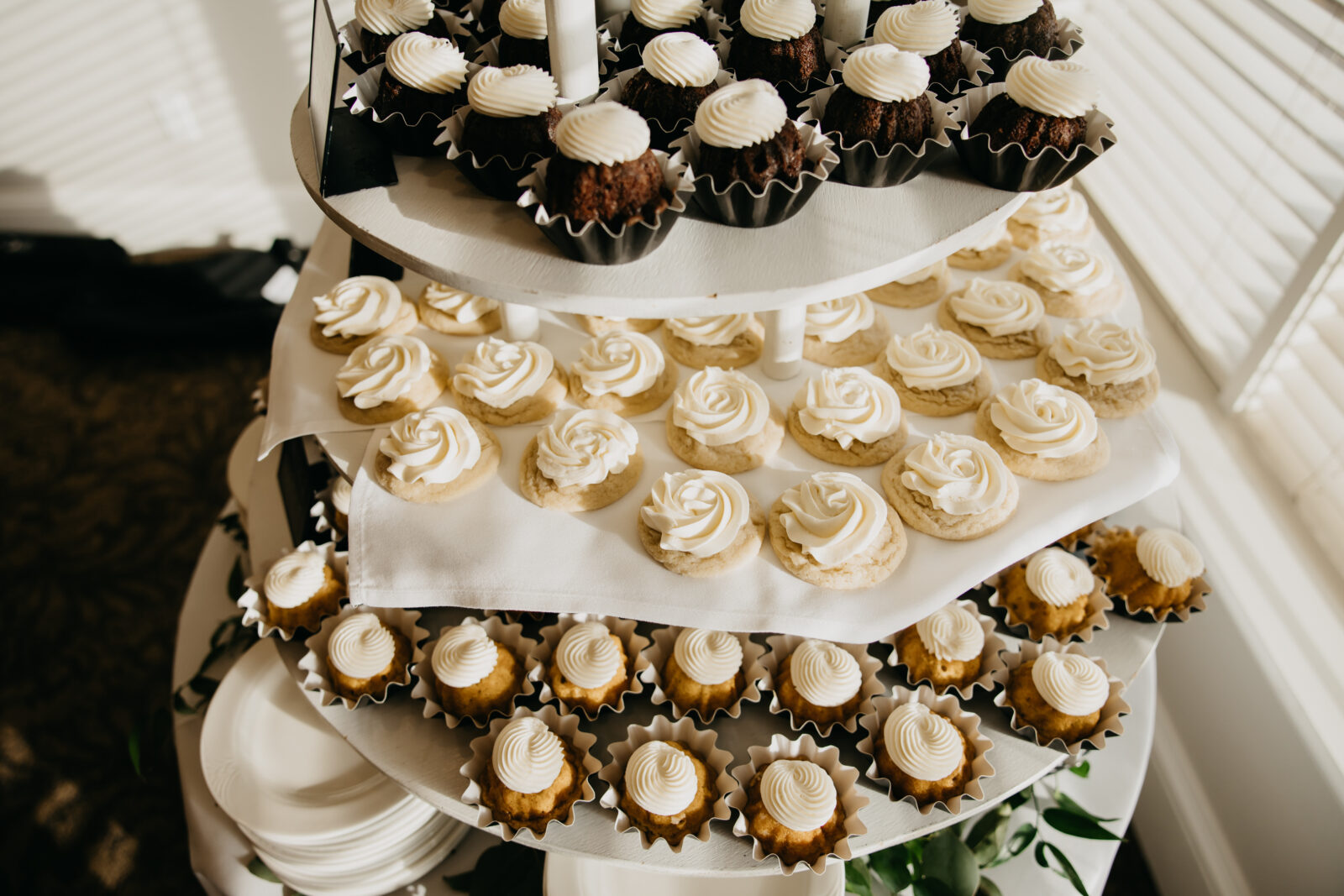 Nothing Bundt Cakes dessert of Emma and Ben's Bearpath Golf and Country Club Wedding