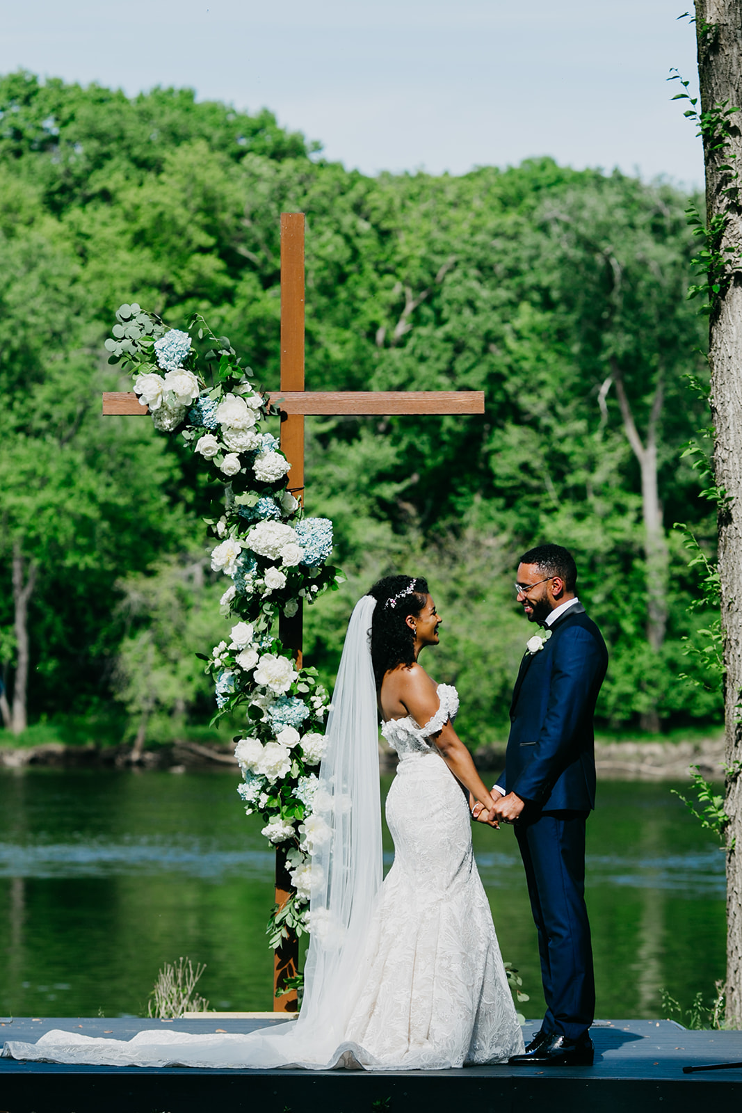 Leopold’s Mississippi Gardens | Iconic Minneapolis Wedding Venues | Mycah Bain Photography
