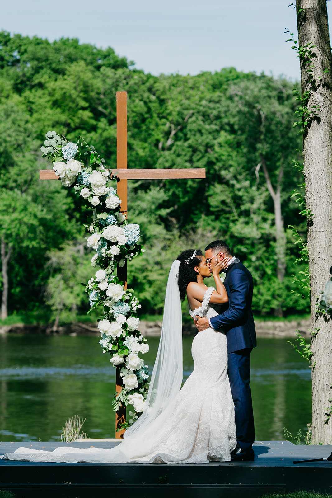 Leopold’s Mississippi Gardens | Iconic Minneapolis Wedding Venues | Mycah Bain Photography