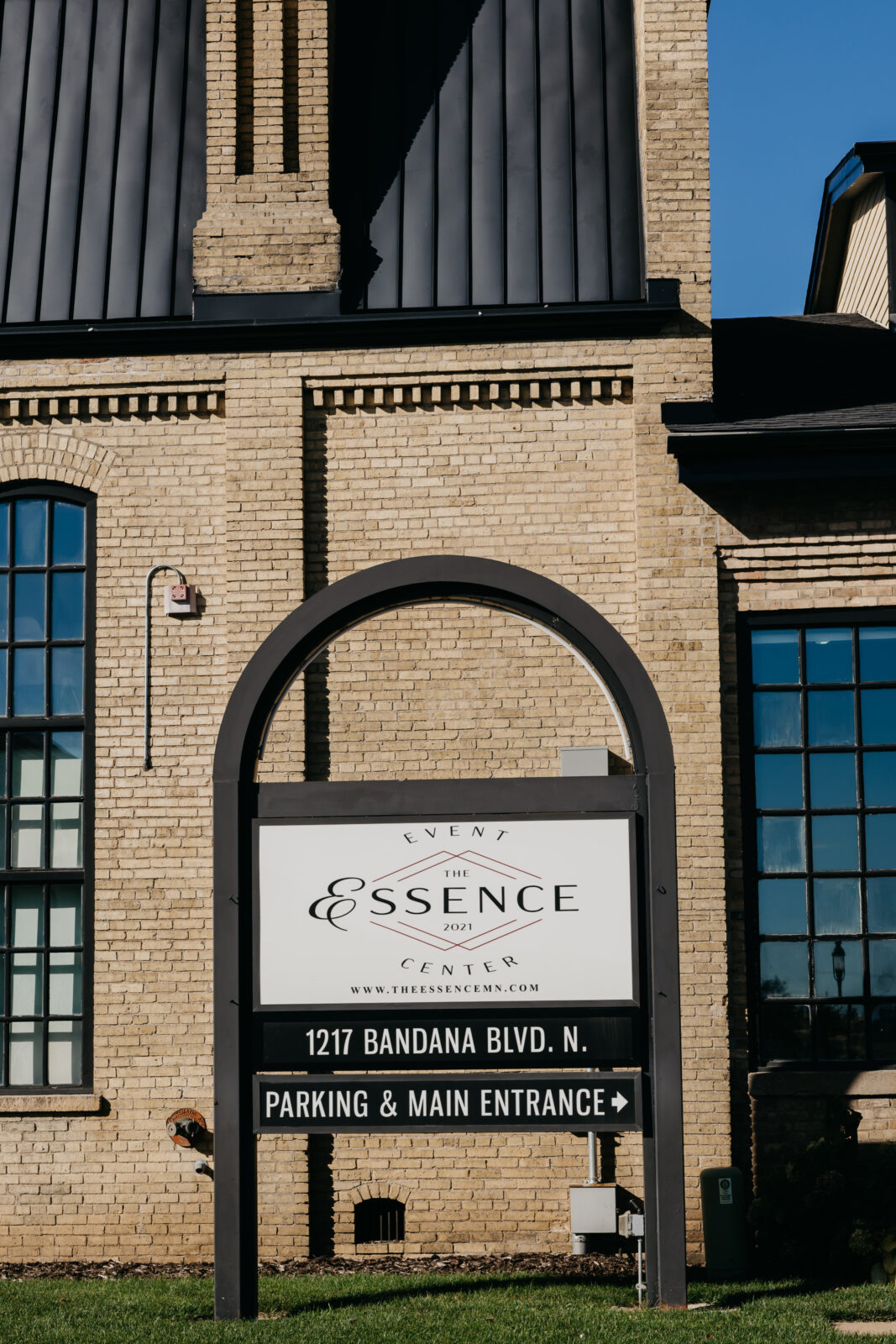 The Essence Event Center | Iconic Minneapolis Wedding Venues | Mycah Bain Photography